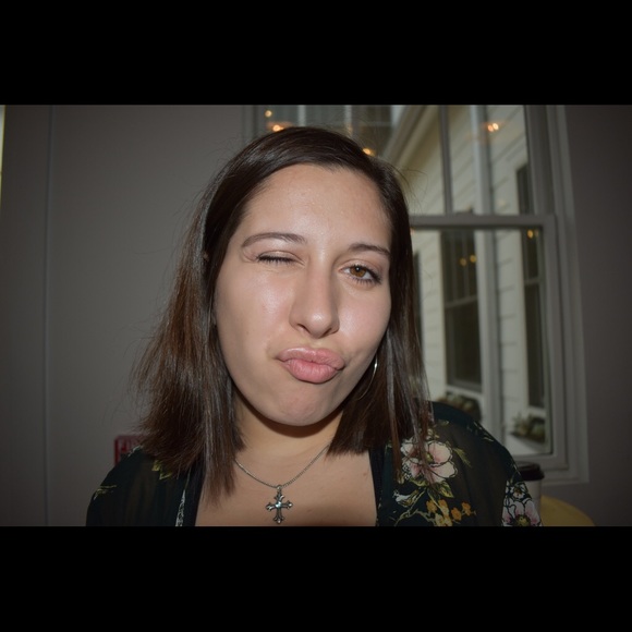 Meet your Posher, Angie - Picture 1 of 1